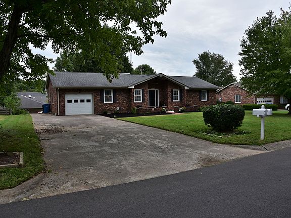 2nd image of 1505 Oxford Dr