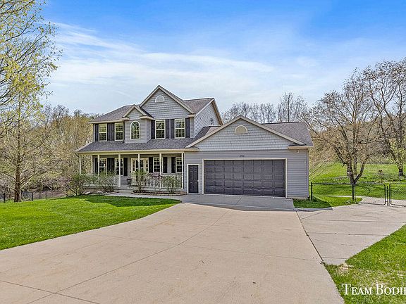 2nd image of 550 Melissa Ct NE