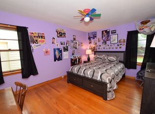 300 W Green Tree Rd, Glendale, WI 53217