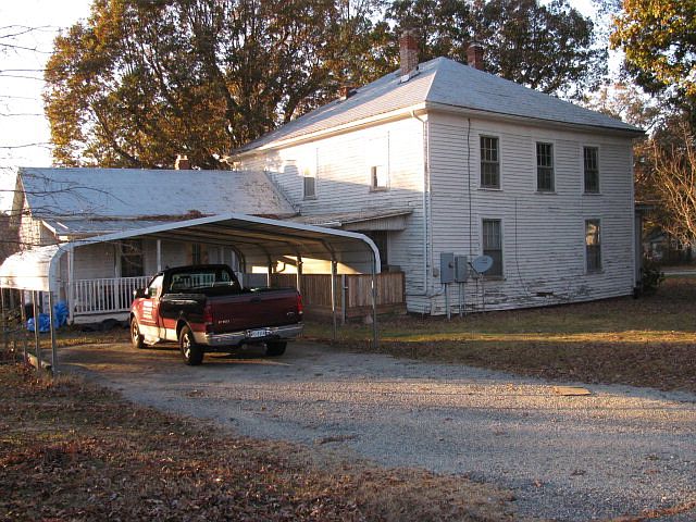 2nd image of 214 College St
