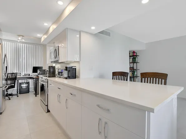 705 Bridgewood Drive #705, Boca Raton, FL 33434