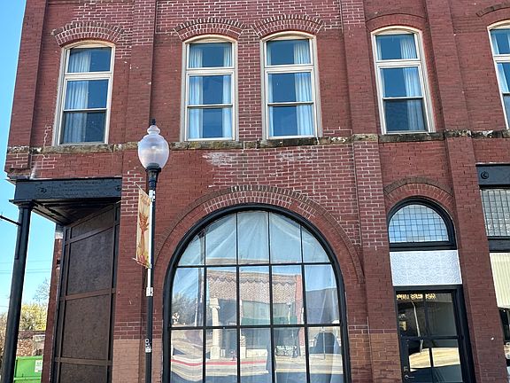 5th image of 203 W Broadway St #2