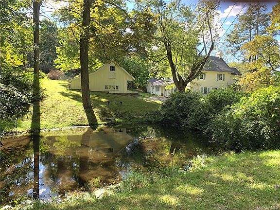 3rd image of 240 Hunt Ln