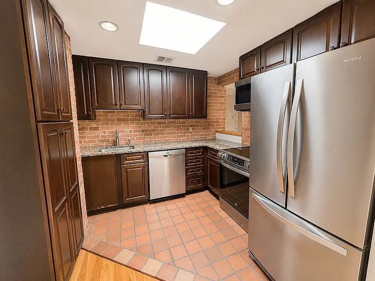 87 Gainsborough St — Photo 3
