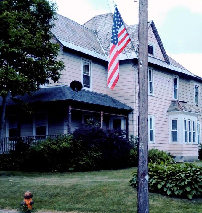 2nd image of 440 E Main St