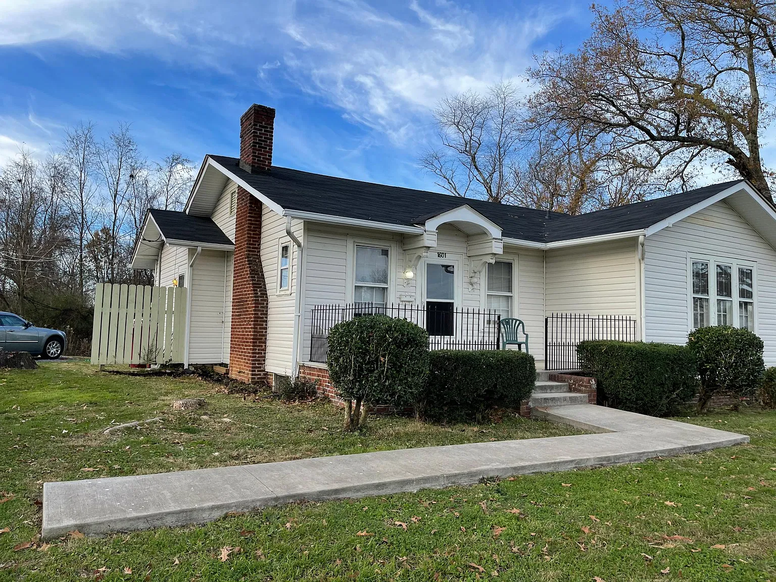 3 bed, 1392 sqft, $1,500 — Photo 2