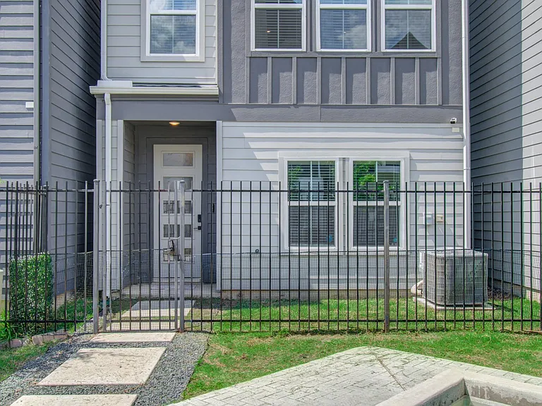 8325 Springwood Creek Ln — Photo 5