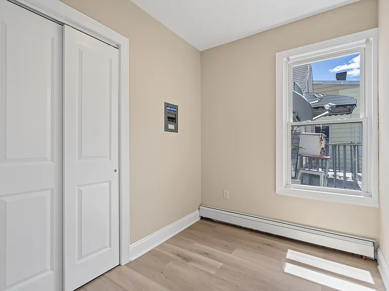144 Inslee Pl #3R — Photo 9