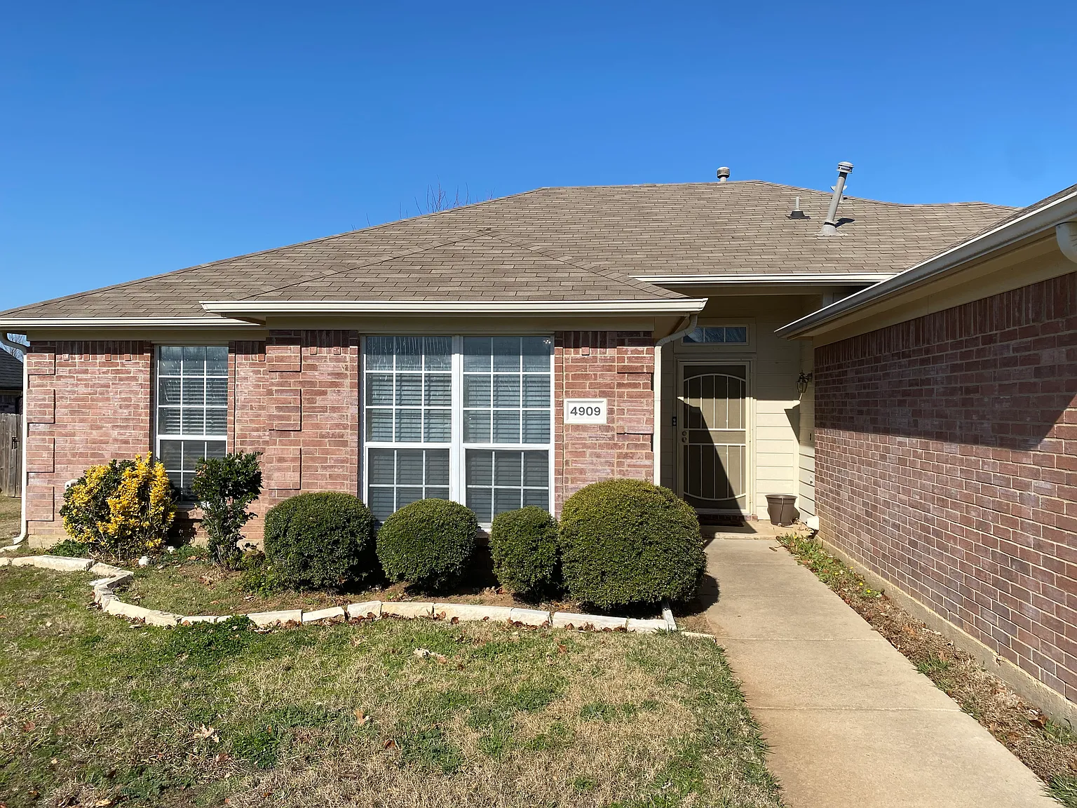 3 bed, 1591 sqft, $2,360 — Photo 2
