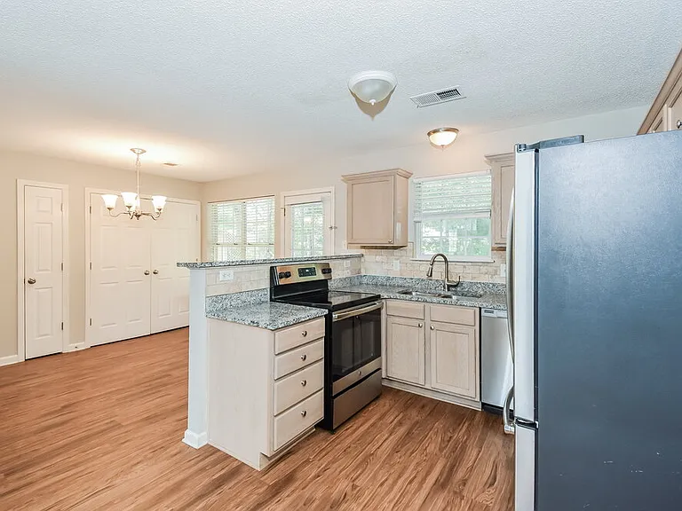9296 Brooks Dr — Photo 8