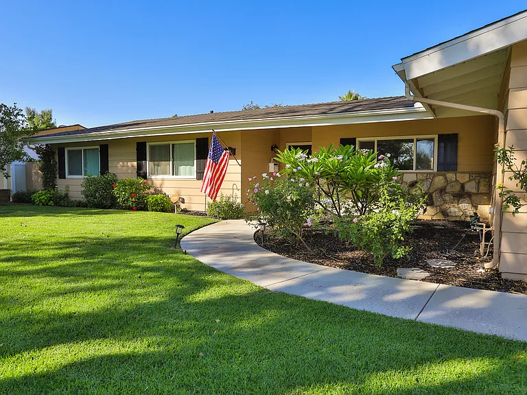 4835 Cliffside Dr — Photo 2