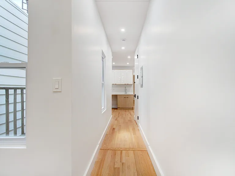 151 Williams Ave #2L — Photo 14