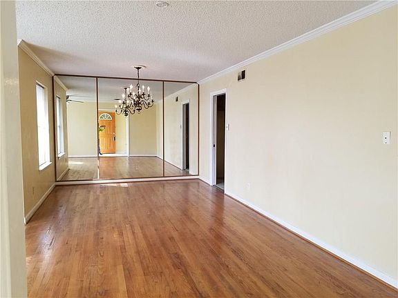 2nd image of 3002 Medina Dr