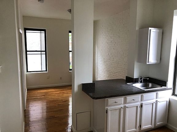 4th image of 156 E 2nd St APT 22