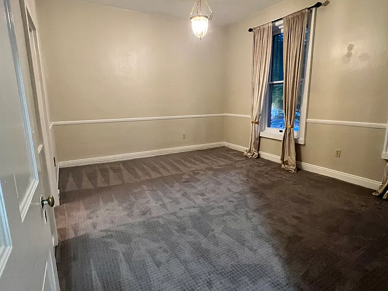 340 N Market St — Photo 38