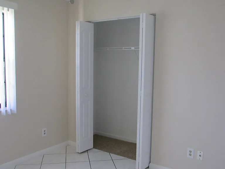 1065 Manor Dr — Photo 12