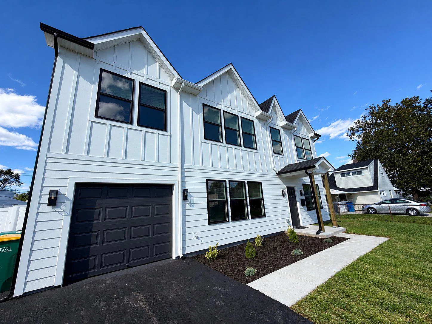 5 bed, 2840 sqft, $4,000 — Photo 2