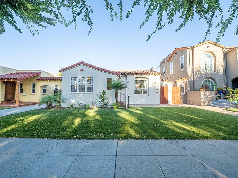 Front yard with grass that always stays green