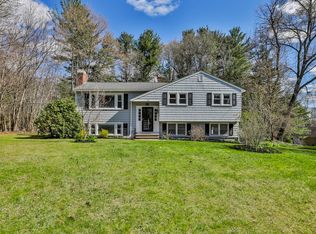 26 Clover Hill Dr, Chelmsford, MA 01824