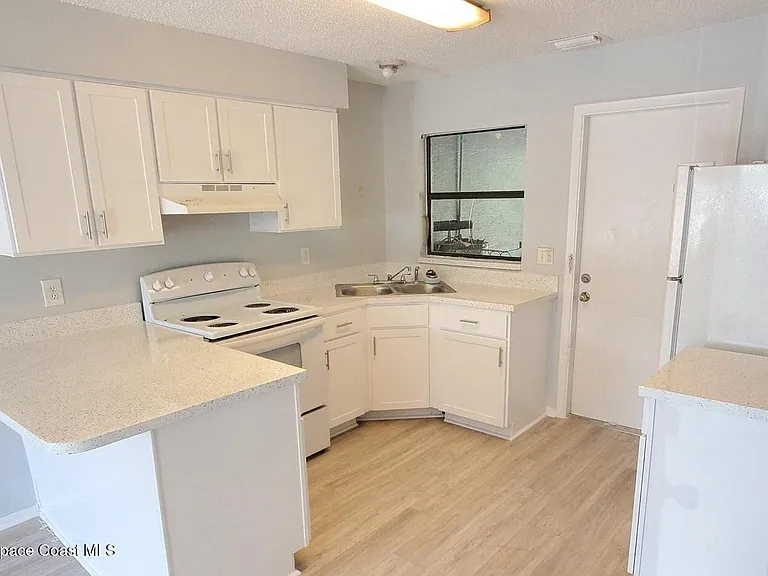 499 Thor Ave SE #3 — Photo 4