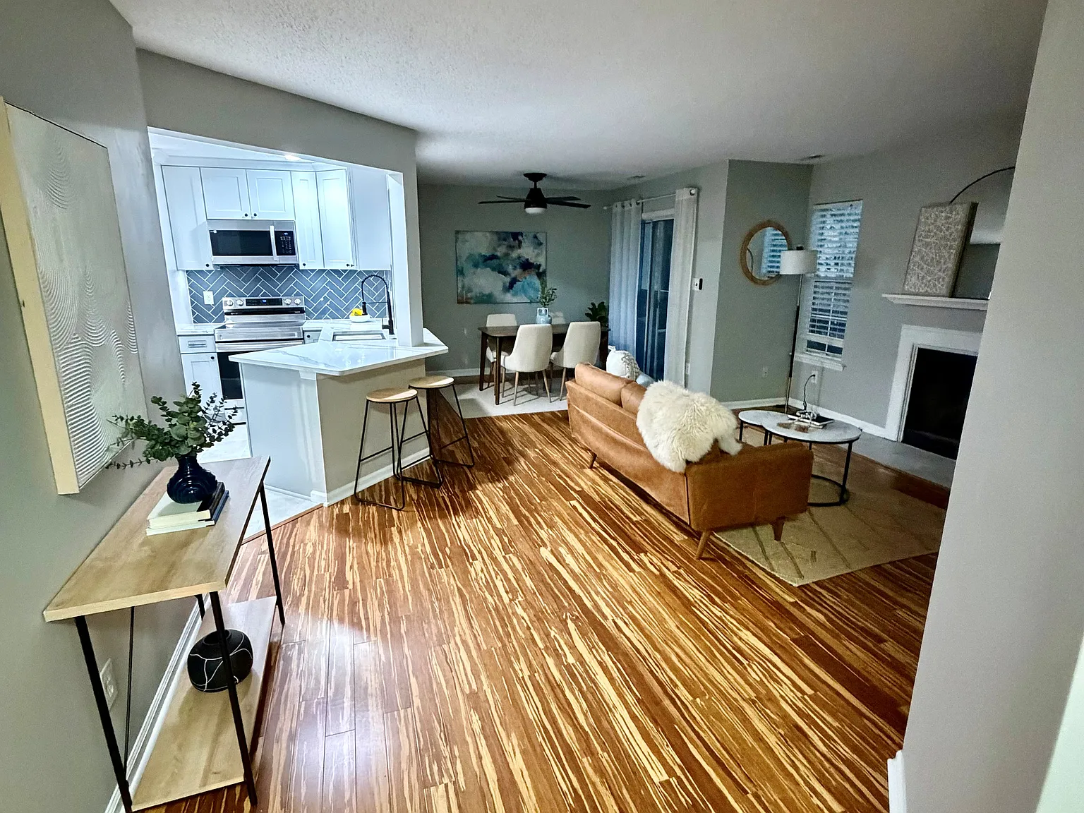 2 bed, 1200 sqft, $1,950 — Photo 1