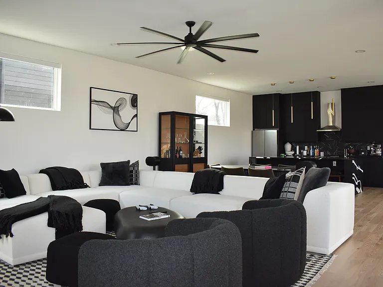 869 Joseph Ave — Photo 3