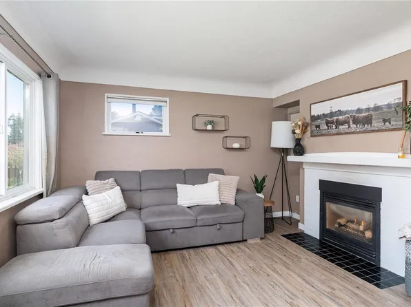 545 Tait St, Saanich, BC V8Z 2C7