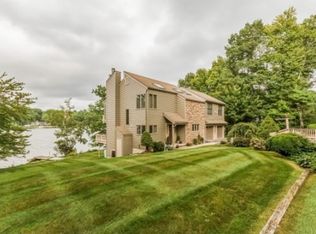 39 W Shore Rd, Windham, NH 03087