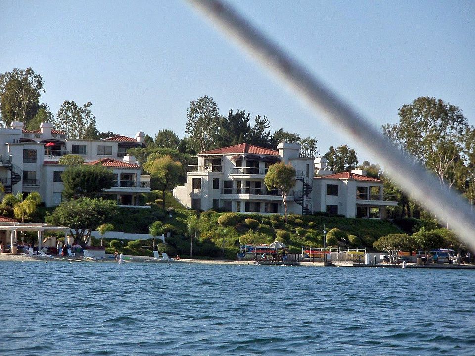 Lake Mission Viejo Mallorca Condominiums