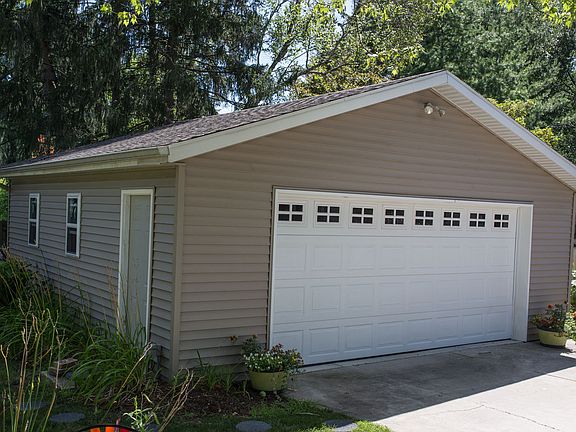 2nd garage (2 car)
