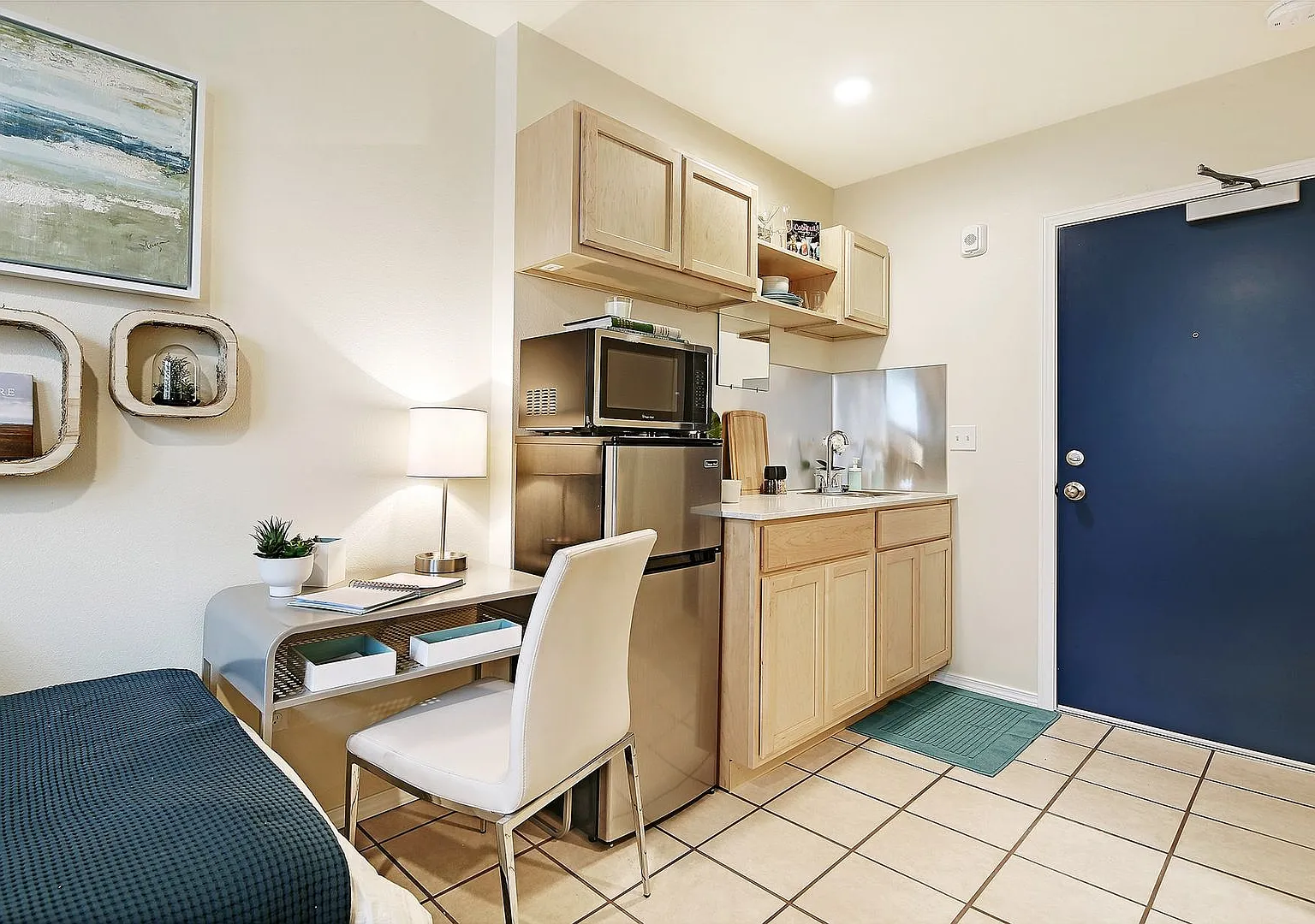 Lago aPodments- Comfortable and Affordable Living! — Photo 3
