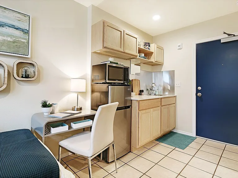 Lago aPodments- Comfortable and Affordable Living! — Photo 3