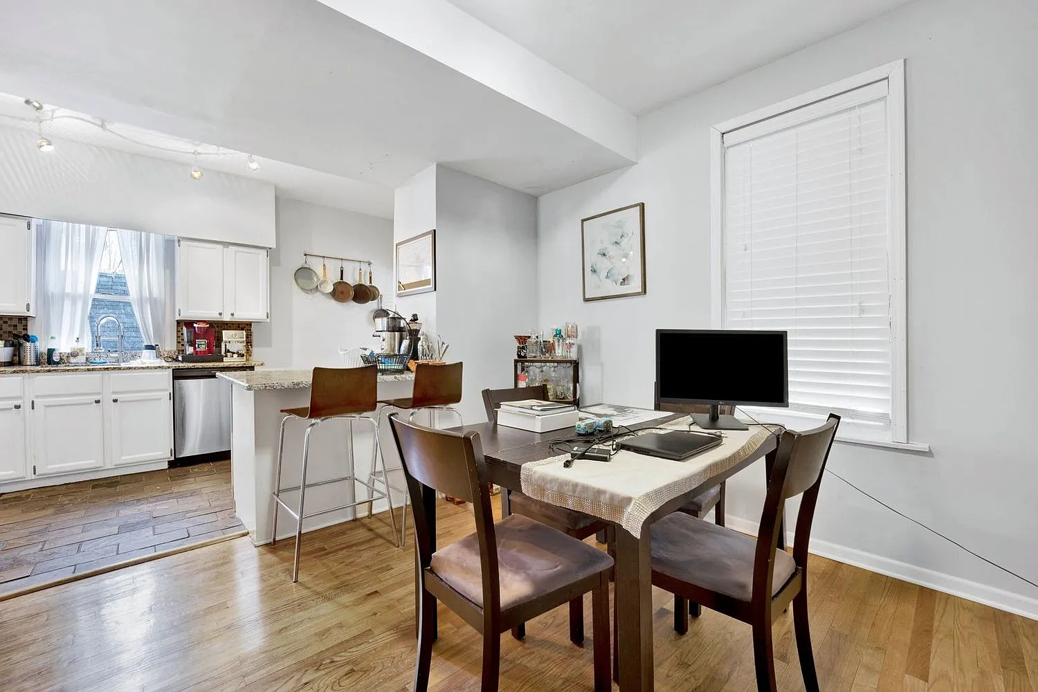 2 bed, 1900 sqft, $3,850 — Photo 4