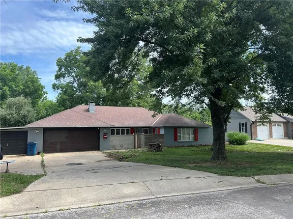 403 E Orchard St, Odessa, MO 64076