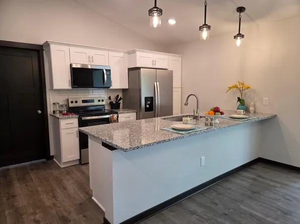 218 Fischer Ct NW, Montgomery, MN 56069