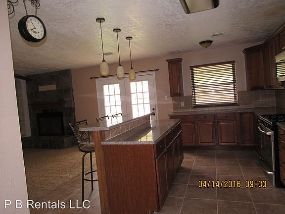 5th image of 4607 NE Dearborn Ave