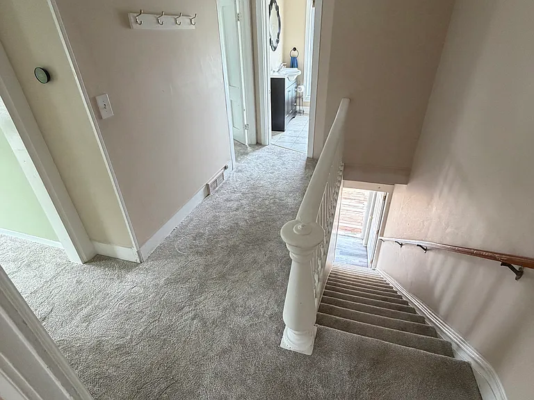 140 Summit St #2 — Photo 4
