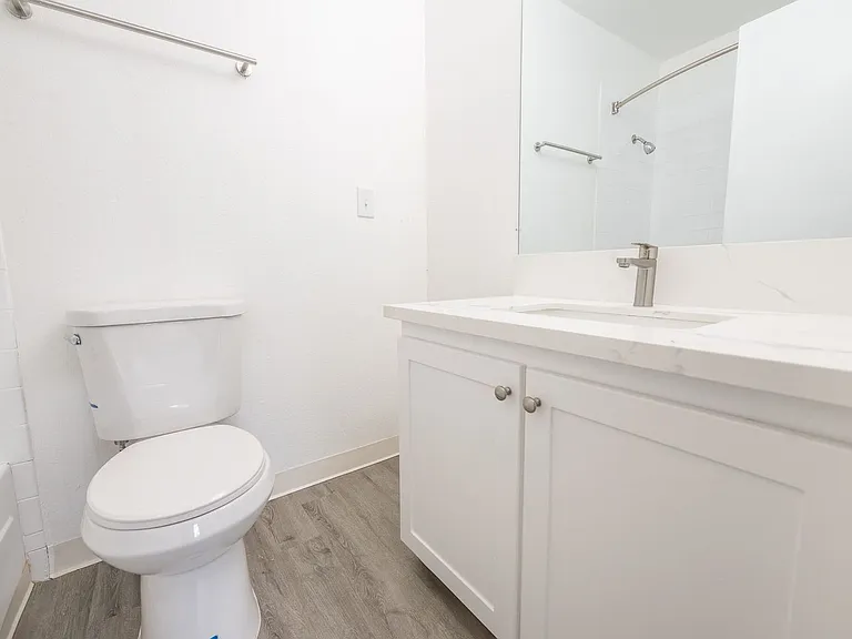 Bridgeview Apartments - Get a $500 VISA! — Photo 28