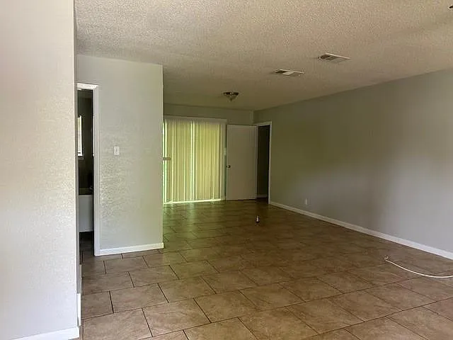 930 N Fannin Ave — Photo 3