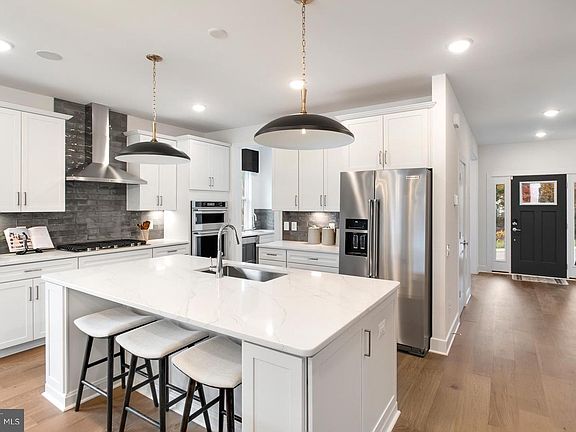 3rd image of 42807 Eagle View Dr