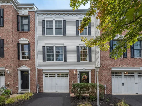 903 Montclair Dr, Coraopolis, PA 15108