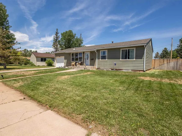 907 E Curtis St, Laramie, WY 82072