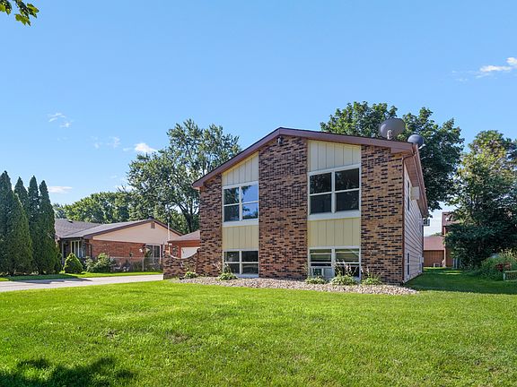 3rd image of 627 Chardonnay Ln