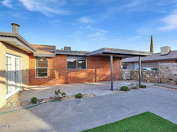 24th image of 3709 Roslyn Dr