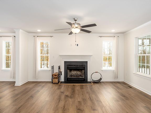 4th image of 562 Taylor Ridge Way