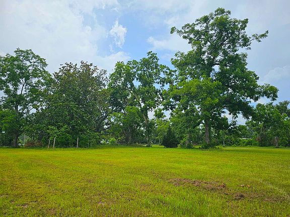 3rd image of 428 NE County Road 255