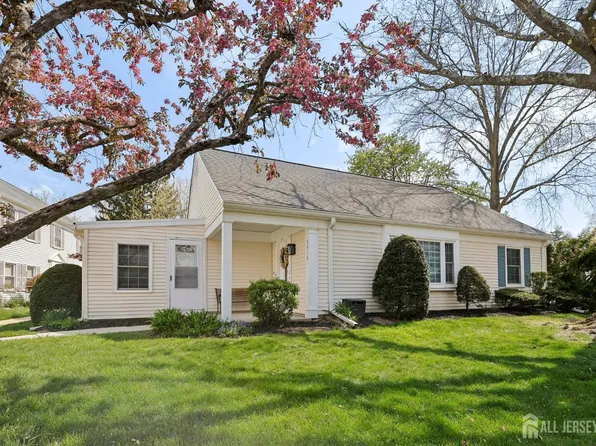 391 Orrington Ln #C, Monroe Township, NJ 08831