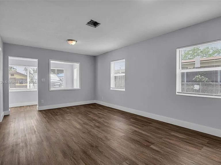 2243 Greene St — Photo 21