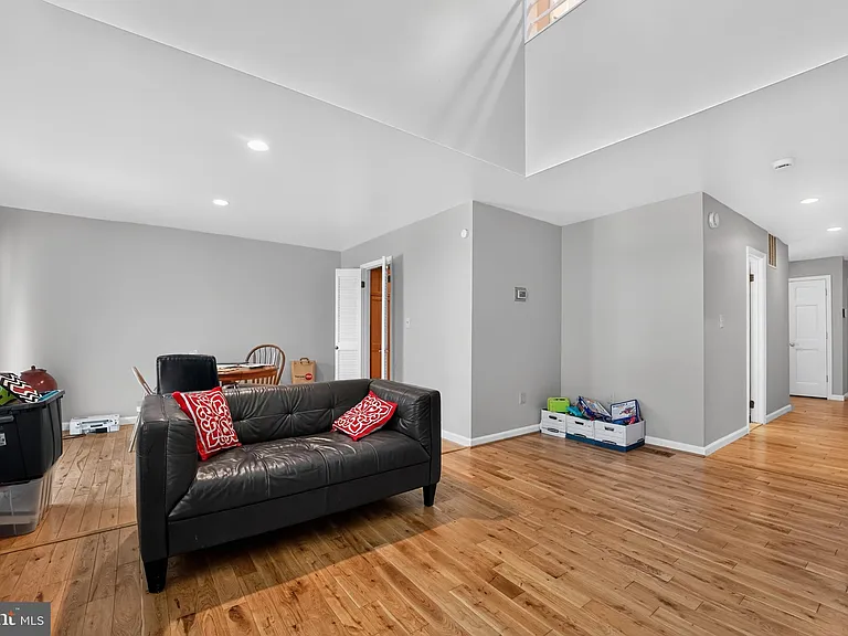 5607 Vantage Point Rd — Photo 14