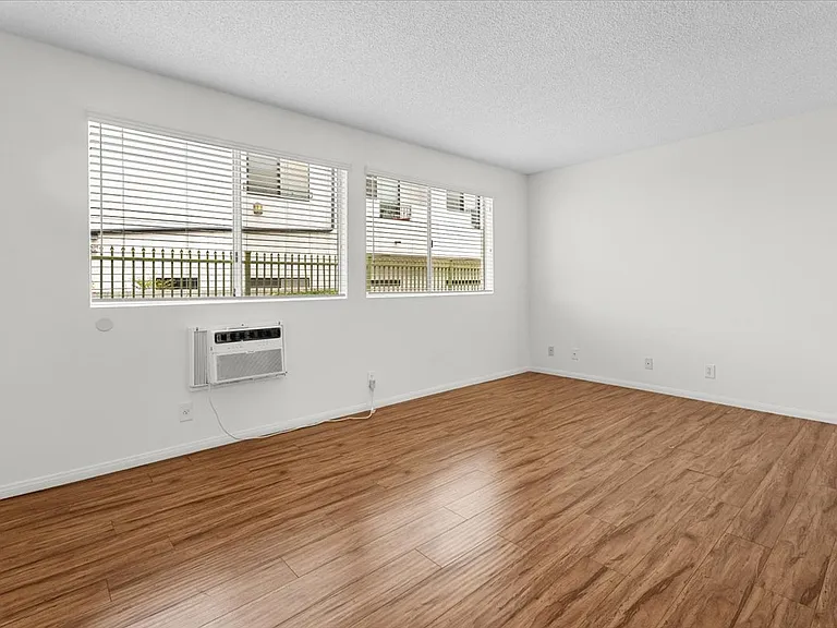4458 Woodman Ave #2 — Photo 6